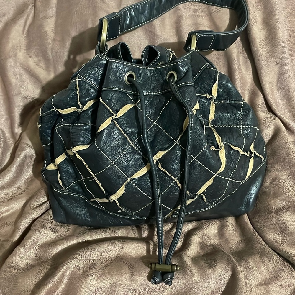 Tommy Hilfiger shoulder bag with draw string opening.